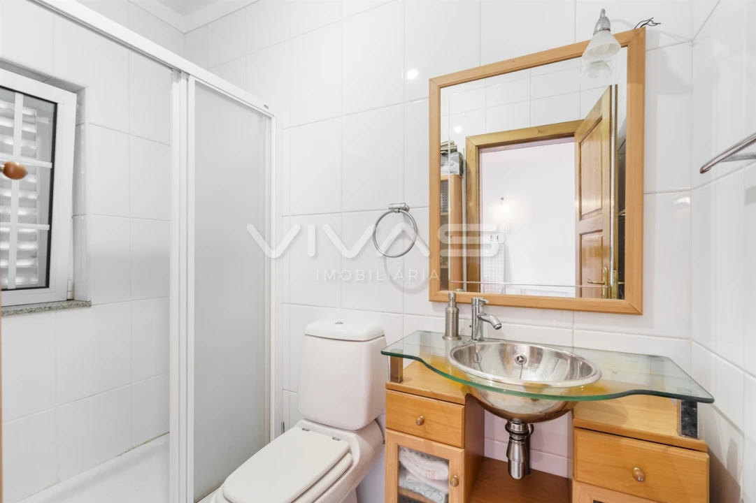 Moradia T4 para Venda em Navió e Vitorino dos Piães Foto 13