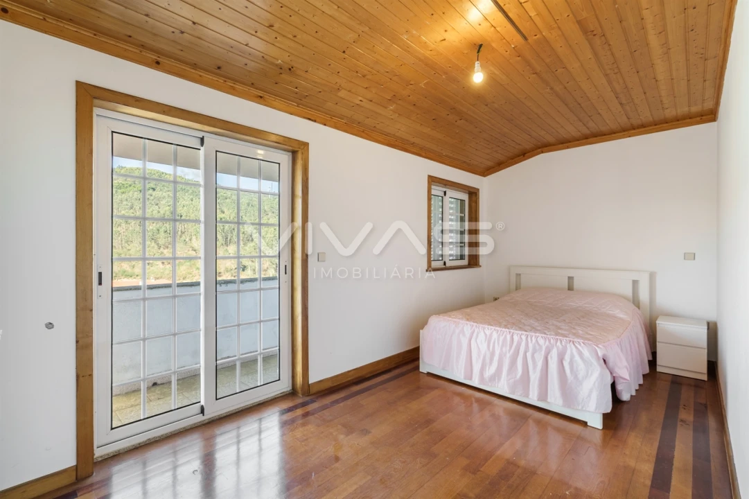 Moradia T4 para Venda em Navió e Vitorino dos Piães Foto 18