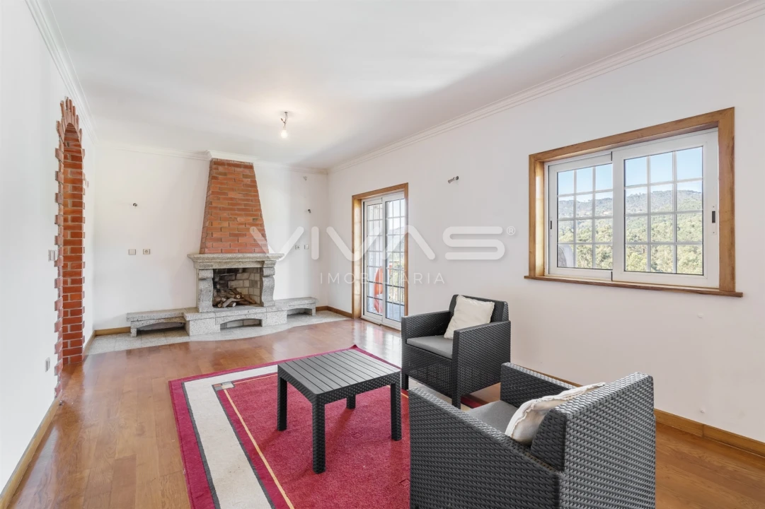 Moradia T4 para Venda em Navió e Vitorino dos Piães Foto 3