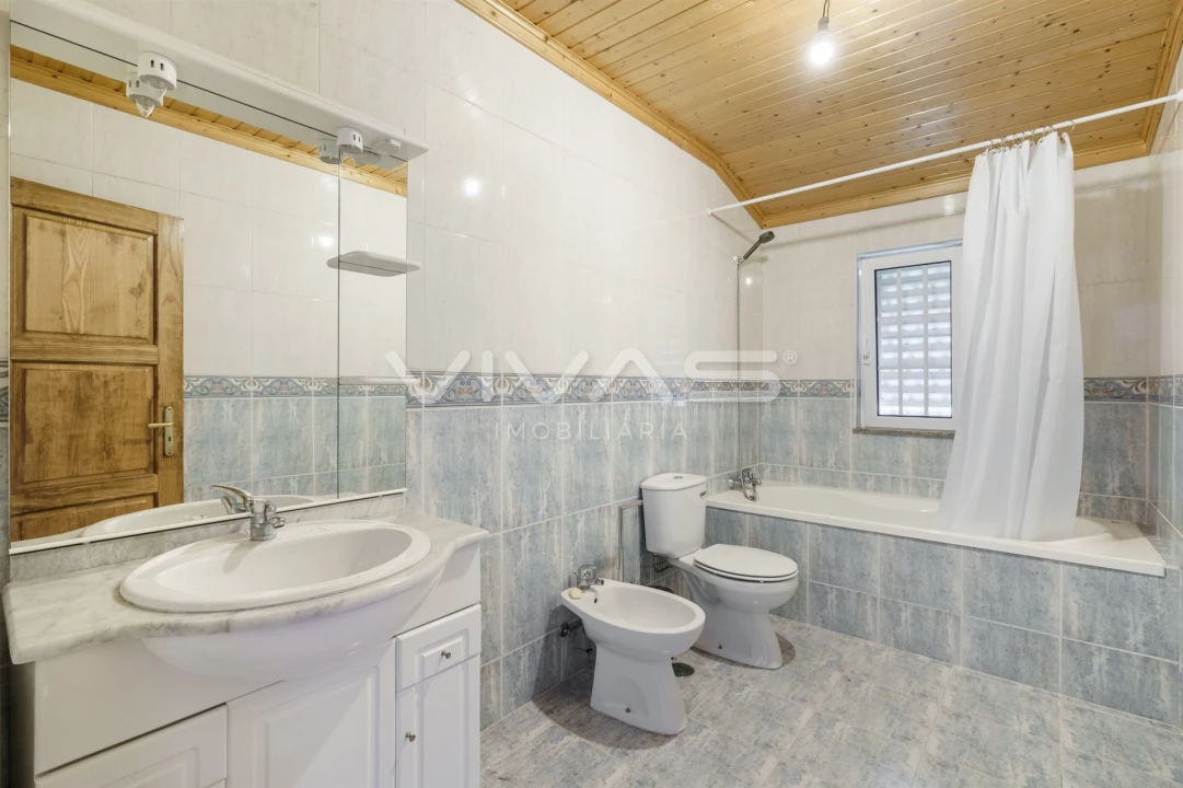 Moradia T4 para Venda em Navió e Vitorino dos Piães Foto 19