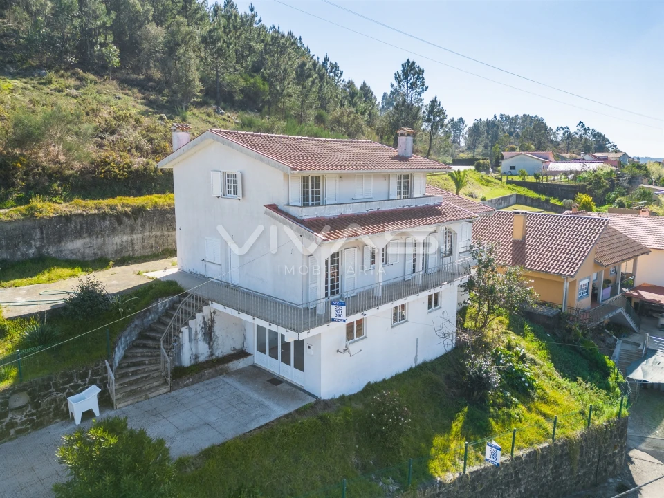 Moradia T4 para Venda em Navió e Vitorino dos Piães Foto 33