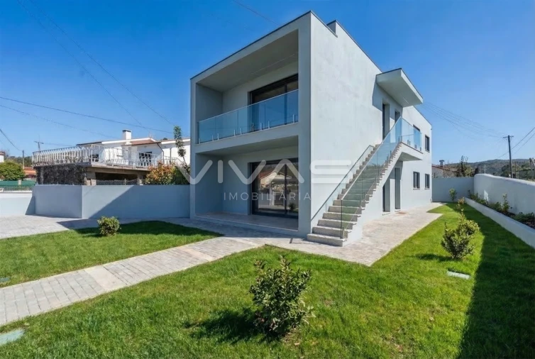 Moradia T2 para Venda em Carreiras (São Miguel) e Carreiras (Santiago)