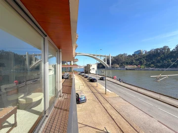 Apartamento T5 para Arrendamento em Lordelo do Ouro e Massarelos