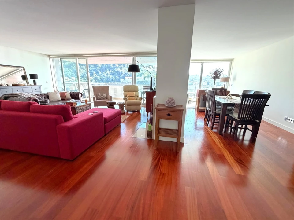 Apartamento T5 para Arrendamento em Lordelo do Ouro e Massarelos Foto 8