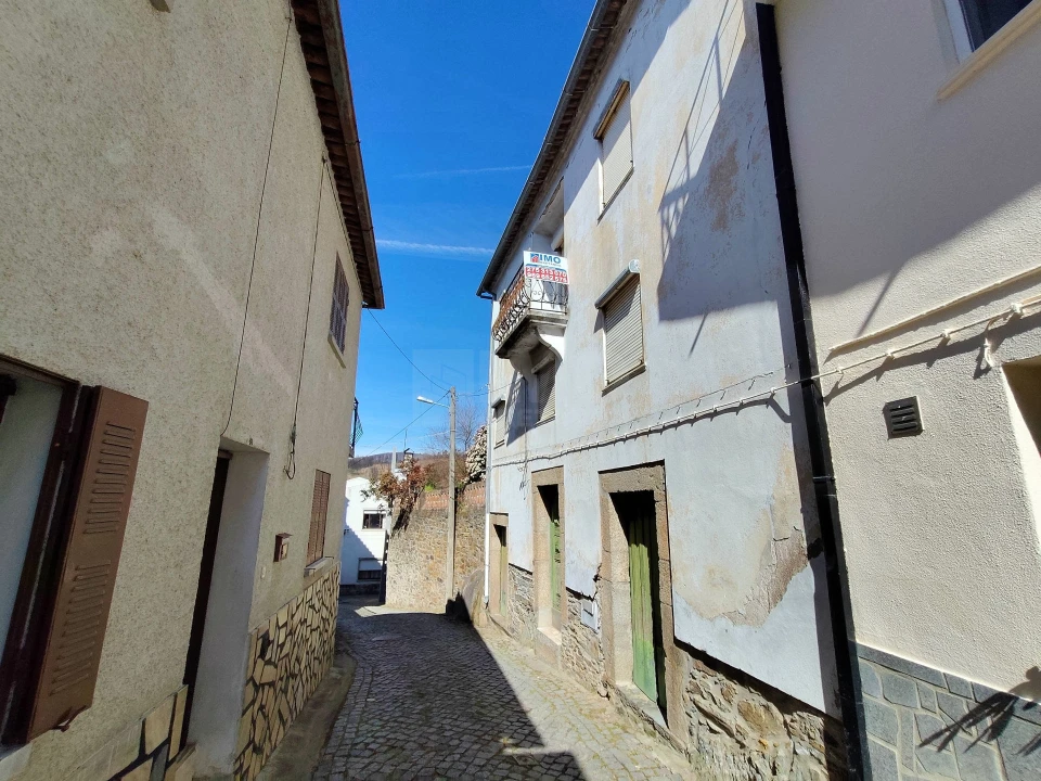 Moradia T7 para Venda em Peso e Vales do Rio Foto 37