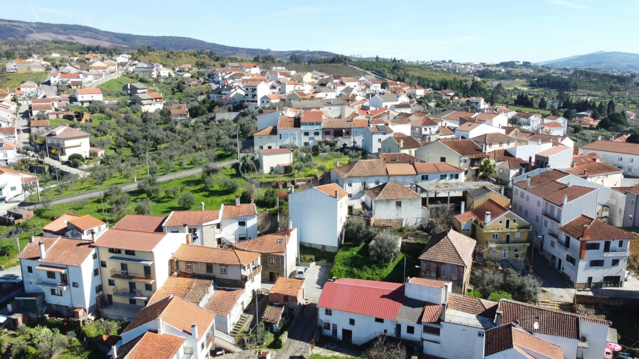 Moradia T7 para Venda em Peso e Vales do Rio Foto 6
