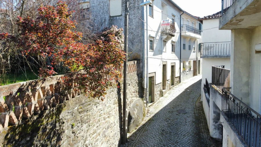 Moradia T7 para Venda em Peso e Vales do Rio Foto 10