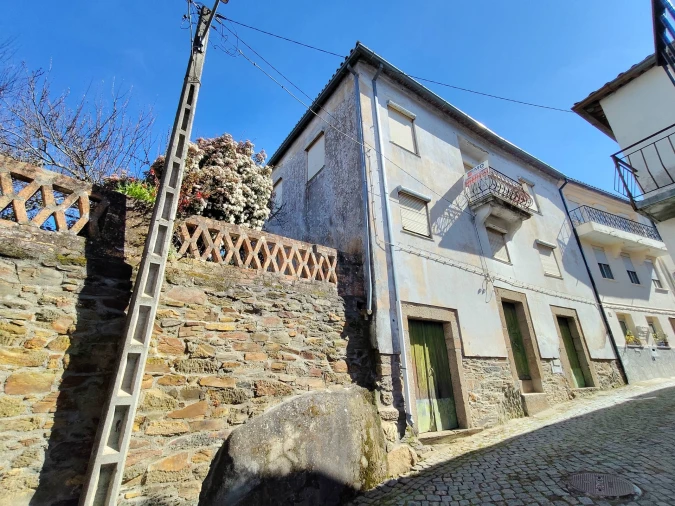 Moradia T7 para Venda em Peso e Vales do Rio Foto 1