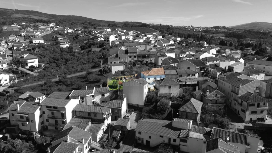 Moradia T7 para Venda em Peso e Vales do Rio Foto 7