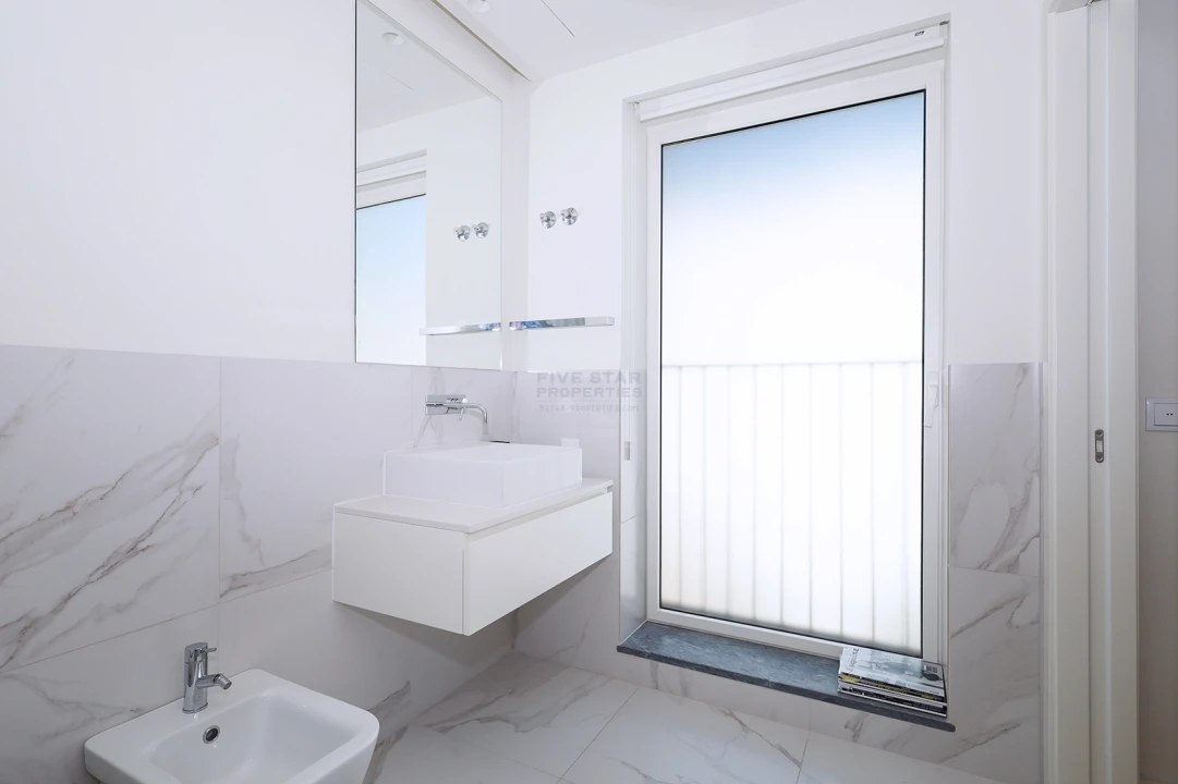 Apartamento T0 para Venda em Santo António Foto 15