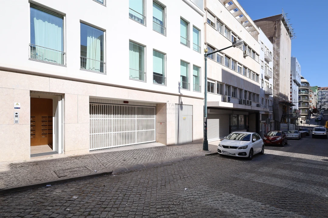 Apartamento T0 para Venda em Santo António Foto 21