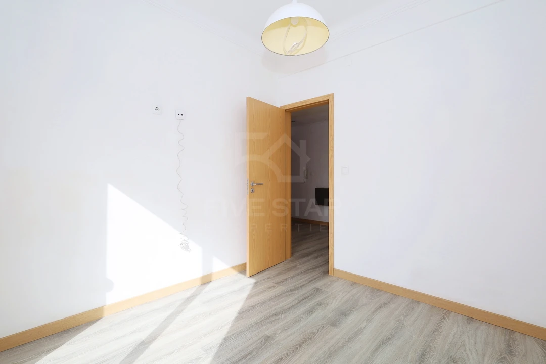 Apartamento T2 para Venda em São Vicente Foto 24