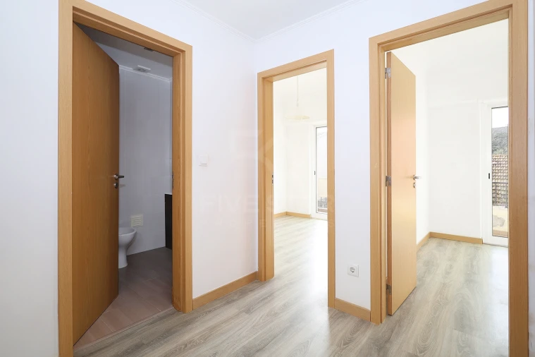 Apartamento T2 para Venda em São Vicente Foto 6