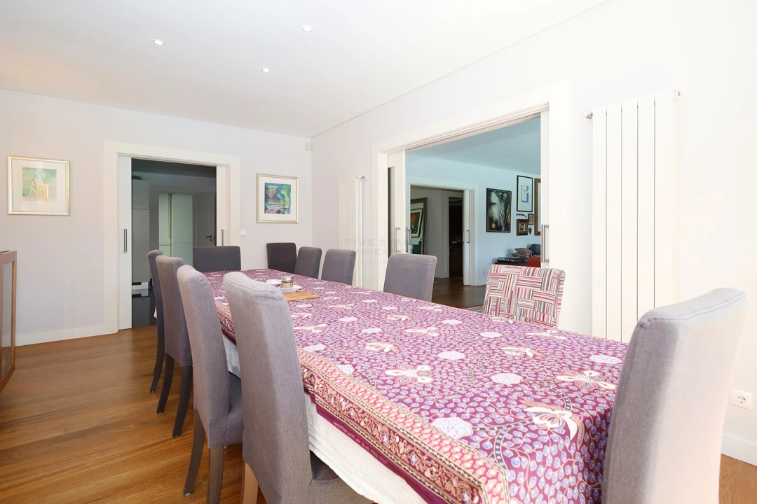 Moradia T6 para Venda em Queluz e Belas Foto 10