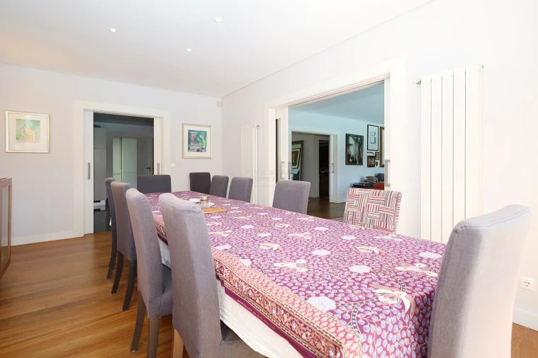 Moradia T6 para Venda em Queluz e Belas Foto 10