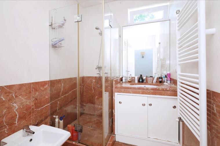 Moradia T6 para Venda em Queluz e Belas Foto 49