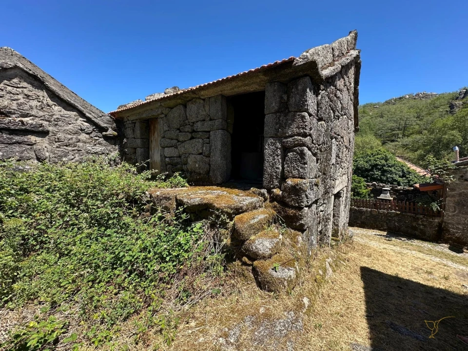 Moradia T1 para Venda em Castro Laboreiro e Lamas de Mouro Foto 2