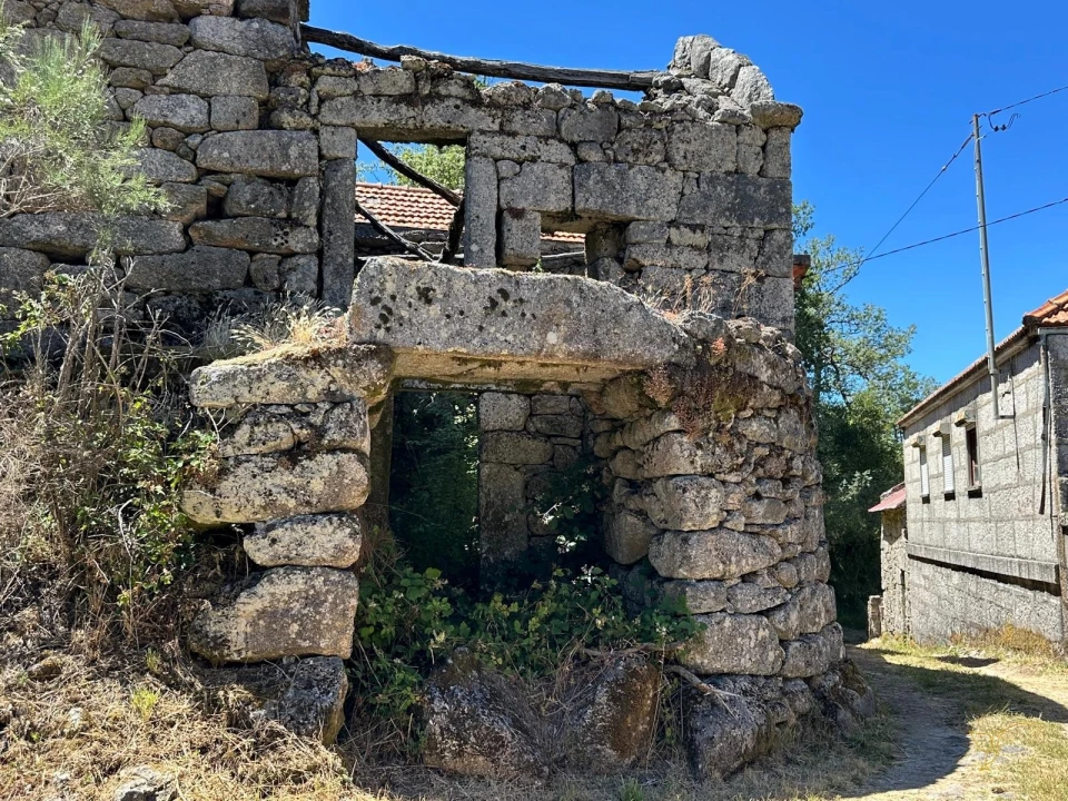 Moradia T1 para Venda em Castro Laboreiro e Lamas de Mouro Foto 3