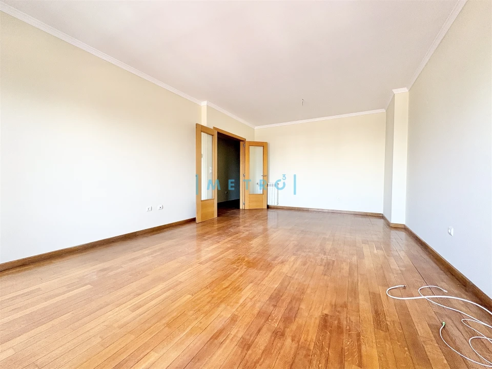 Apartamento T2 para Arrendamento em Lordelo do Ouro e Massarelos Foto 1