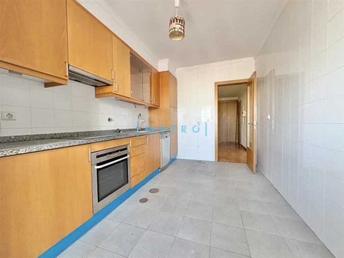 Apartamento T2 para Arrendamento em Lordelo do Ouro e Massarelos Foto 6