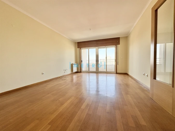 Apartamento T2 para Arrendamento em Lordelo do Ouro e Massarelos Foto 2