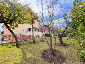 Moradia T8 para Venda em Oeiras e São Julião da Barra, Paço de Arcos e Caxias