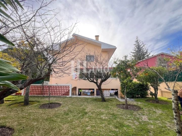 Moradia T8 para Venda em Oeiras e São Julião da Barra, Paço de Arcos e Caxias