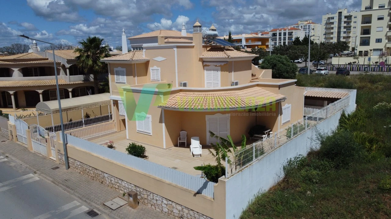 Moradia T4 para Venda em Portimão Foto 1