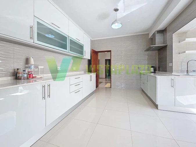 Moradia T4 para Venda em Portimão Foto 4