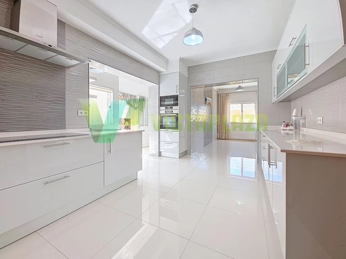 Moradia T4 para Venda em Portimão Foto 5