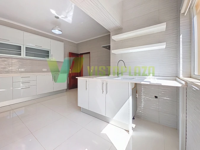 Moradia T4 para Venda em Portimão Foto 7