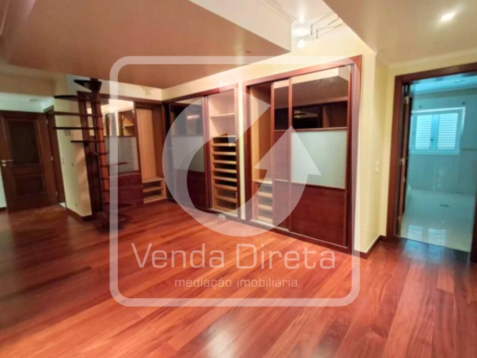 Moradia T6 para Venda em Queluz e Belas Foto 9