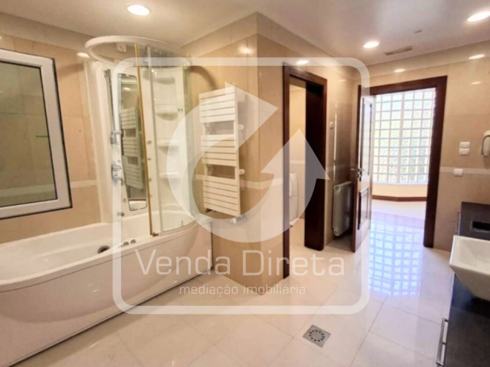 Moradia T6 para Venda em Queluz e Belas Foto 14