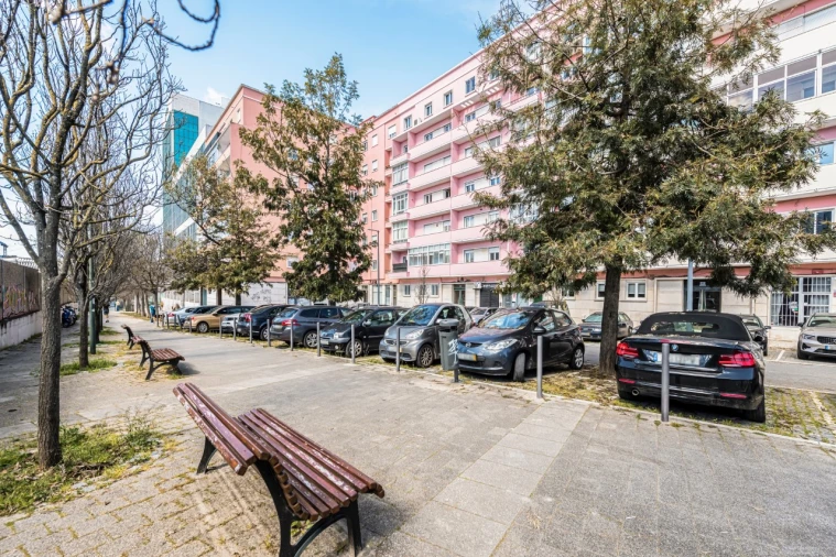 Apartamento T3 para Venda em Alvalade Foto 1