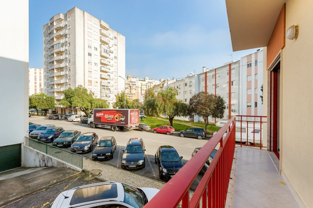 Apartamento T3 para Venda em Carregado e Cadafais Foto 11