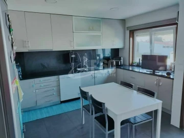 Moradia T5 para Venda em Arcozelo
