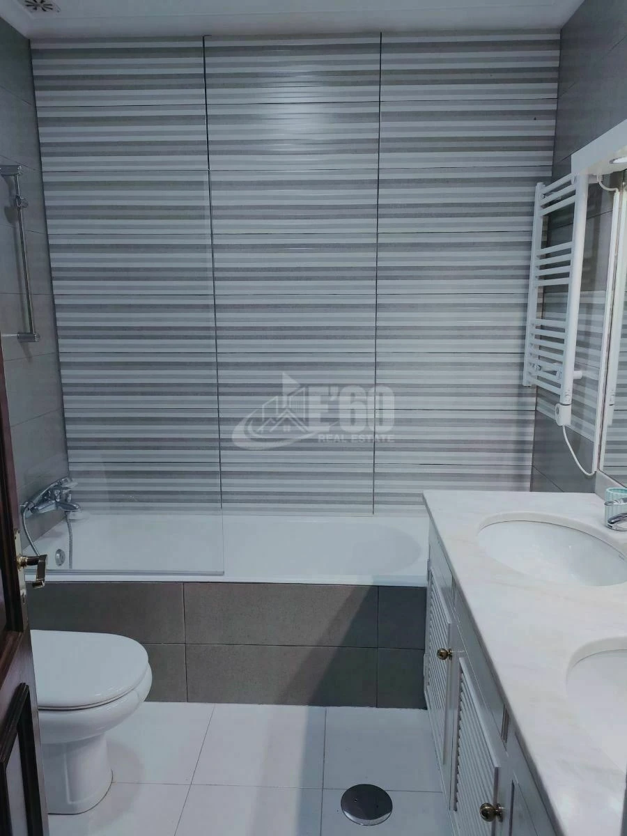 Moradia T5 para Venda em Arcozelo Foto 16