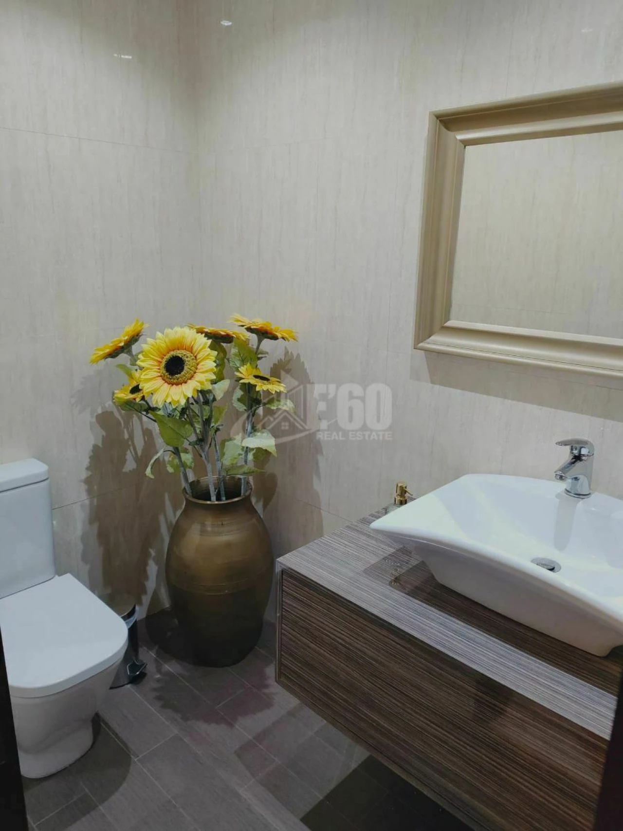 Moradia T5 para Venda em Arcozelo Foto 18