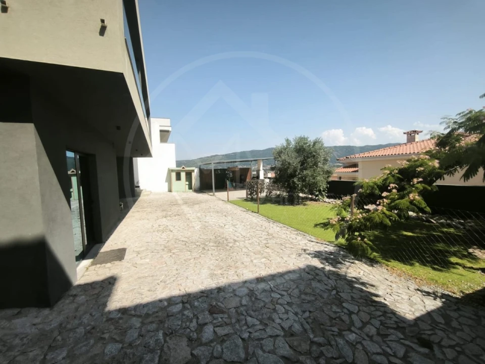 Moradia T3 para Venda em Santa Maria Maior Foto 2