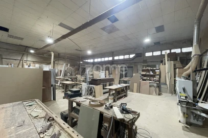 Terreno Comércio / Armazém para Venda em Castêlo da Maia