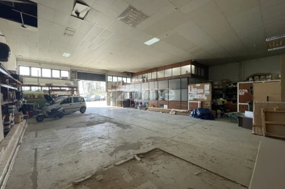 Terreno Comércio / Armazém para Venda em Castêlo da Maia