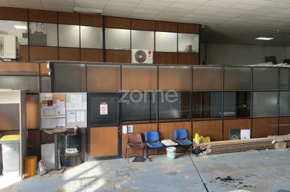 Terreno Comércio / Armazém para Venda em Castêlo da Maia