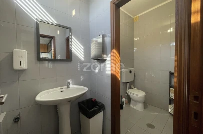 Terreno Comércio / Armazém para Venda em Castêlo da Maia