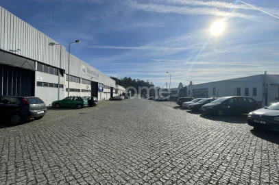Terreno Comércio / Armazém para Venda em Castêlo da Maia