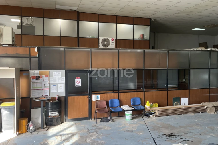 Terreno Comércio / Armazém para Venda em Castêlo da Maia Foto 7