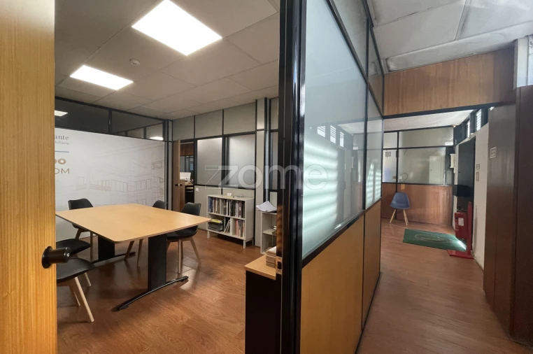 Terreno Comércio / Armazém para Venda em Castêlo da Maia Foto 12