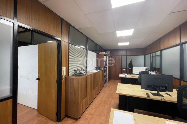 Terreno Comércio / Armazém para Venda em Castêlo da Maia Foto 14