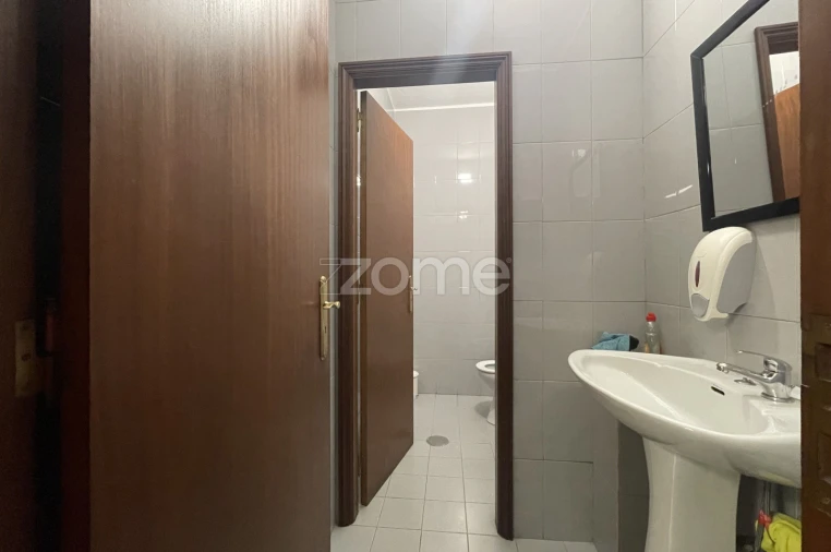 Terreno Comércio / Armazém para Venda em Castêlo da Maia Foto 16