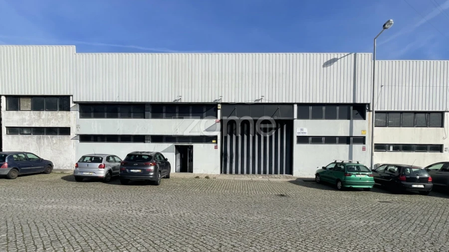 Terreno Comércio / Armazém para Venda em Castêlo da Maia