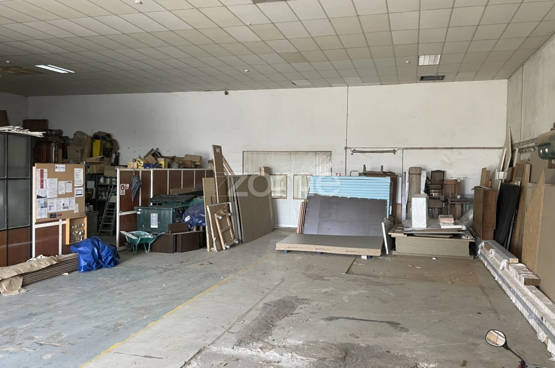 Terreno Comércio / Armazém para Venda em Castêlo da Maia Foto 6